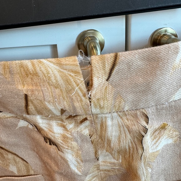 L’Agence High Waisted Shorts - Sz 6 - Picture 4 of 5